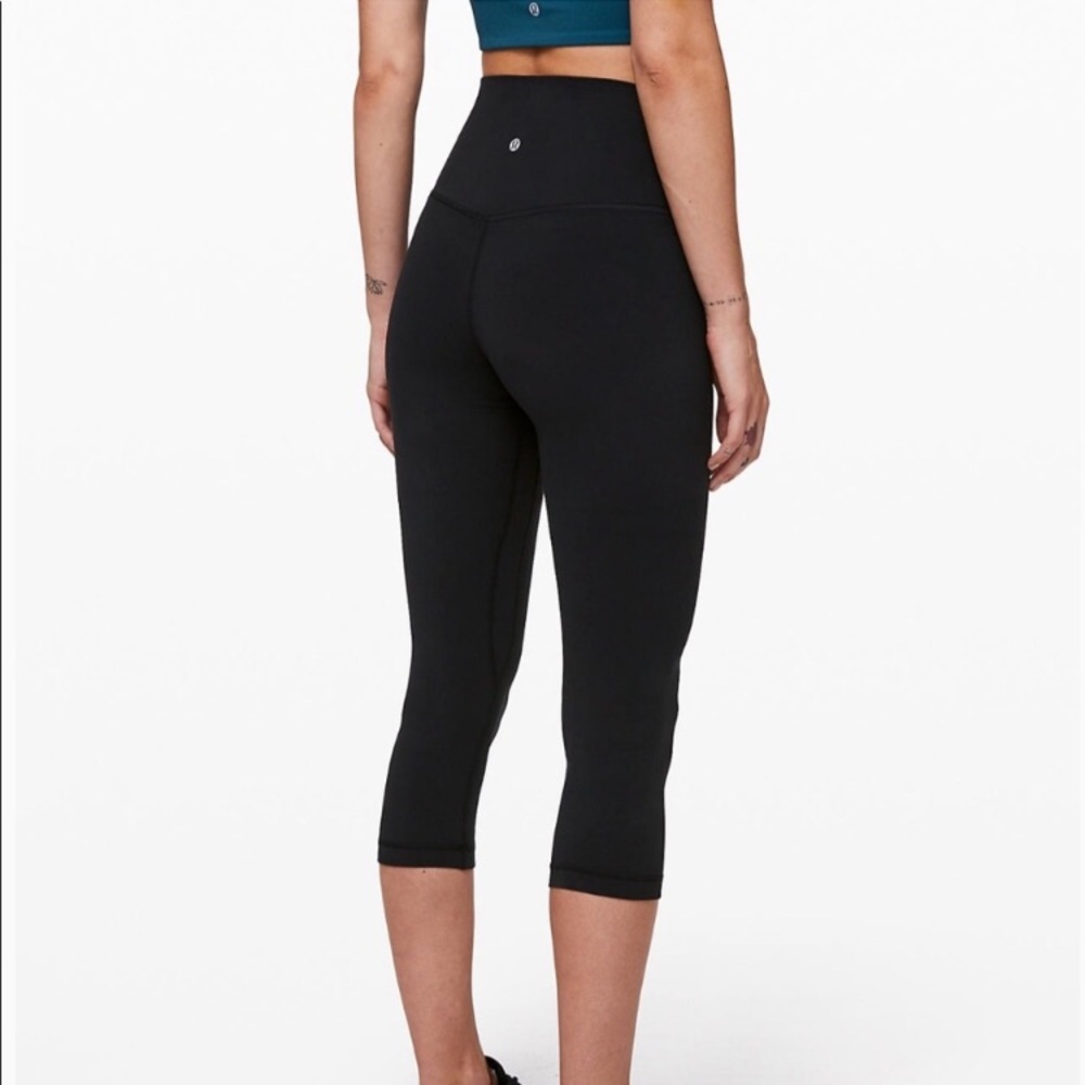 Lululemon 19” black align crop
